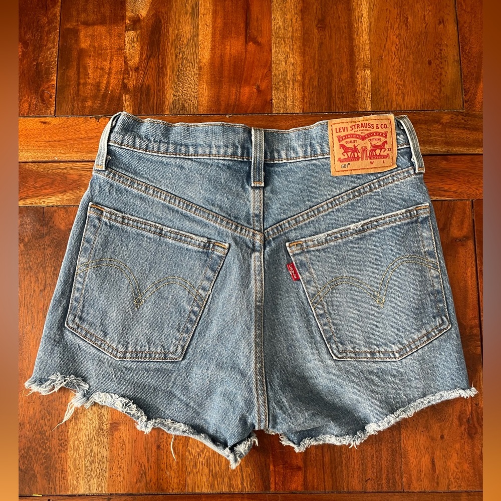 Levi’s 501 shorts size W25